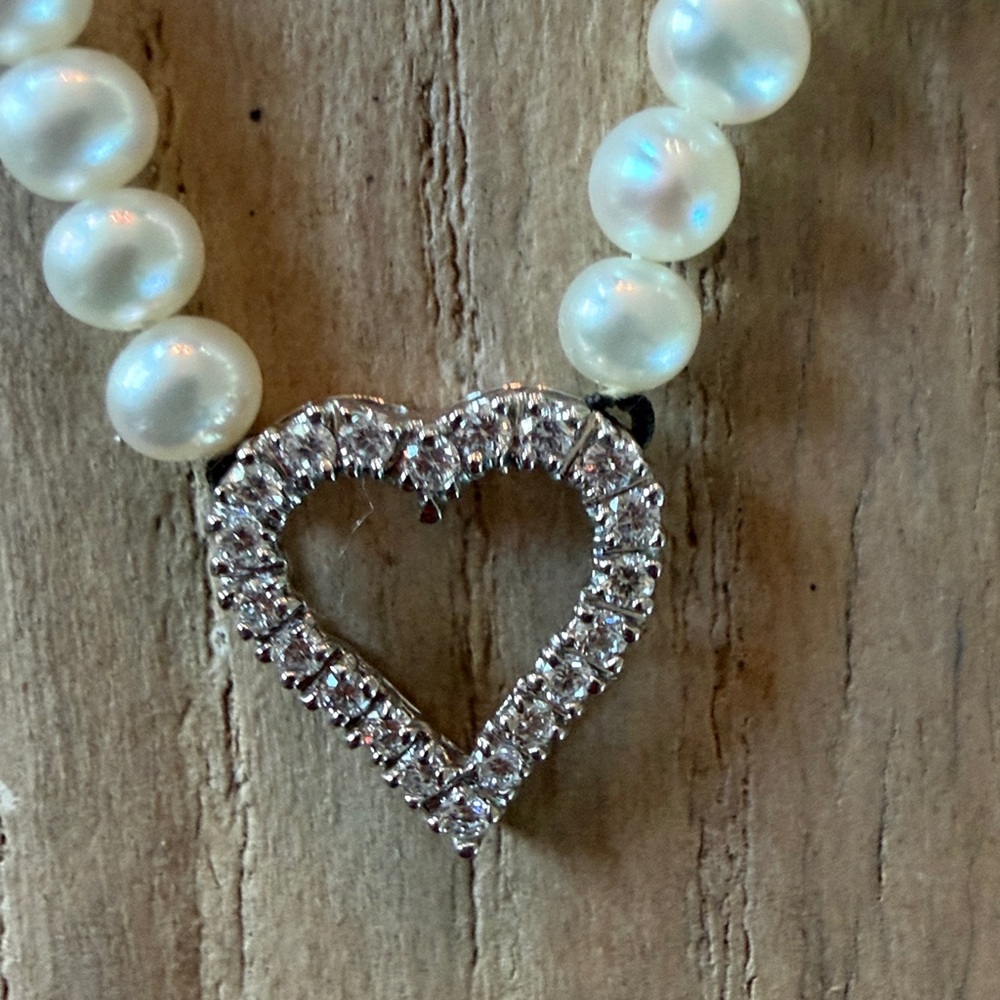 Pearl Necklace with diamond Heart Pendant - Ivory Pearls bought at fortunoff . - Picture 2 of 5